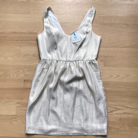 Tori Richard Dresses & Skirts - Tori Richard Gold V-Back Dress - Size 12